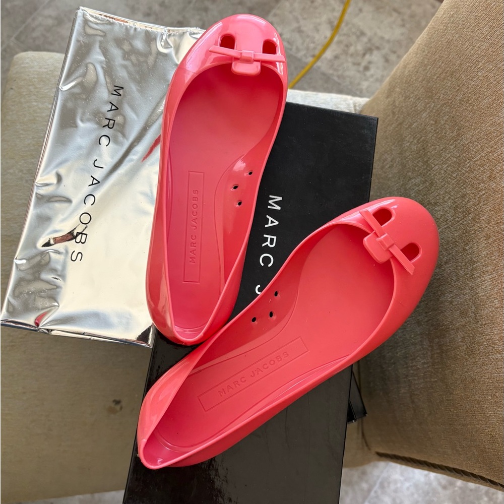 Brand new with dust bag and box. Marc Jacobs. Stylish Women's Pink Flats
